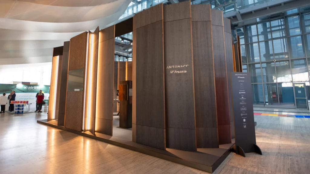 Stand espositivo Antonacci Falegnamerie DF Francia all'evento BCAD 2024