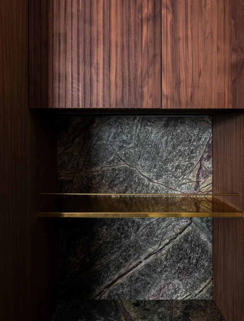 Horti 14 Botanical Hotel dettaglio dell'armadio in legno