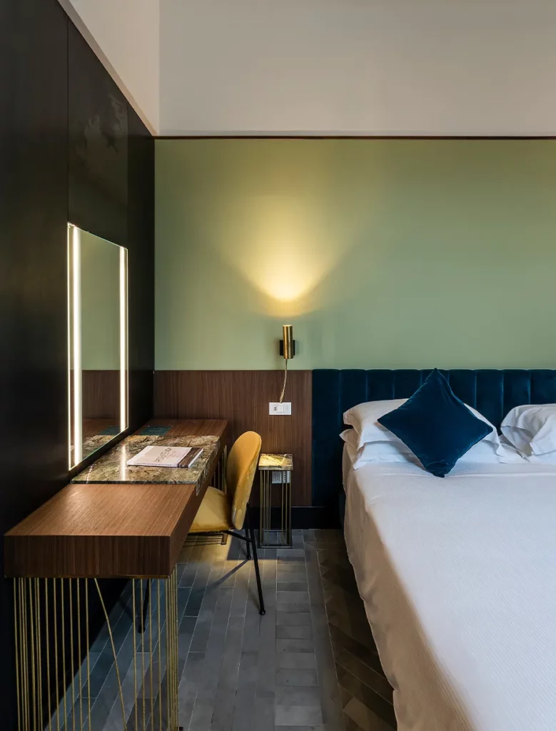 Horti 14 Botanical Hotel interno della camera con scrivania