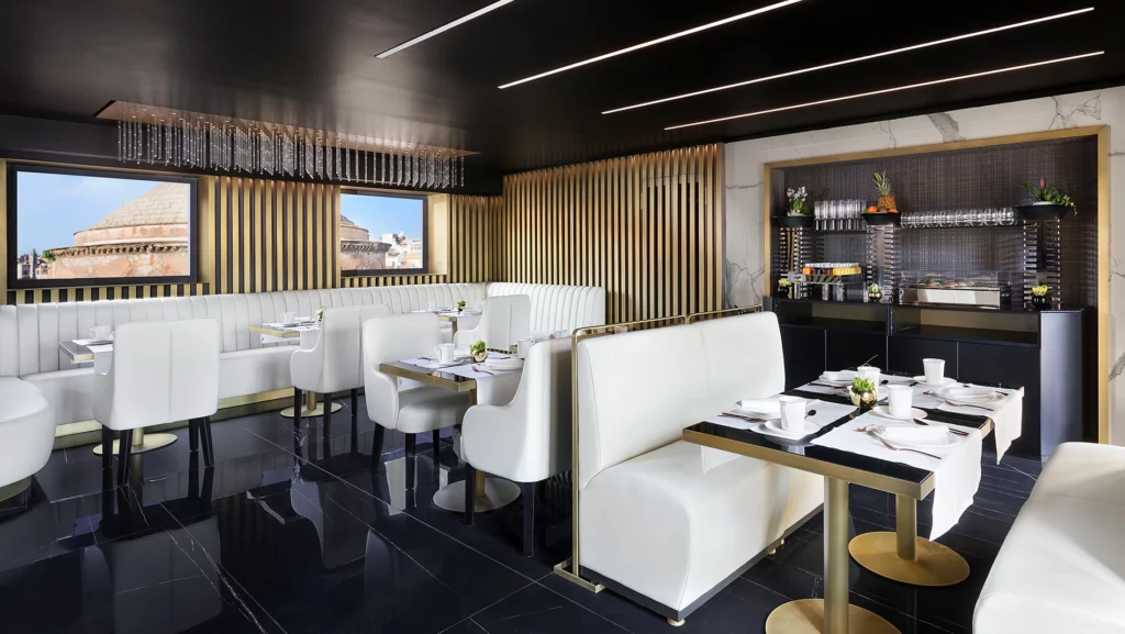 Dettaglio sedute in legno pregiato della sala ristoro The Pantheon Iconic