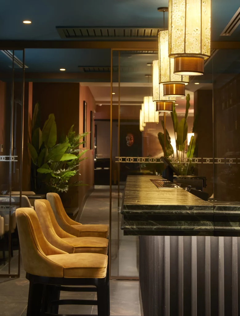 Bancone bar con dettagli in legno antonacci falegnamerie dell'hotel U-Visionary Venezia